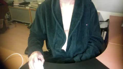 Snapshot of amor2200 chatting on 03-14-26, 11:21 Amor2200 online show from 03-14-26, 11:21