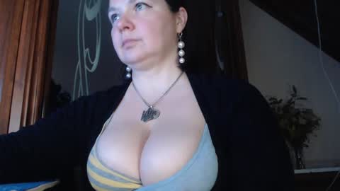 amorelara online show from 01-31-25, 02:28