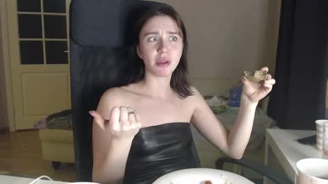 Snapshot of amoremeoww chatting on 12-28-24, 07:33 miss unforgettable online show from 12-28-24, 07:33