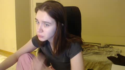 Snapshot of amoremeoww chatting on 02-04-25, 04:15 miss unforgettable online show from 02-04-25, 04:15