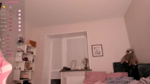 Snapshot of amourrchloee chatting on 09-08-25, 09:03 Nicole online show from 09-08-25, 09:03