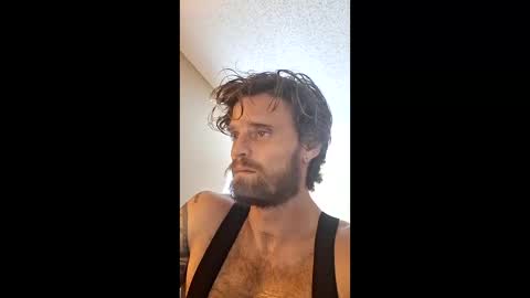 Snapshot of amputeeadventurer chatting on 01-11-26, 03:17 amputeeadventurer online show from 01-11-26, 03:17