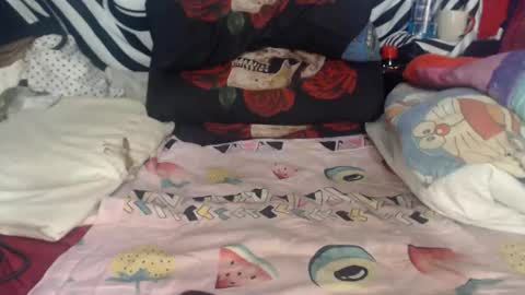 Snapshot of amuy_amuy chatting on 11-18-25, 07:46 Amuy online show from 11-18-25, 07:46