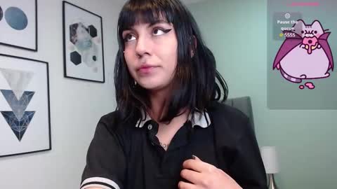 Snapshot of amy__adams1 chatting on 11-13-25, 04:44 Amy 3 online show from 11-13-25, 04:44