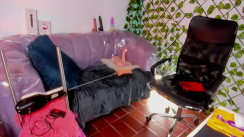Snapshot of amy_hoy69 chatting on 05-28-26, 04:10 Amy Hoy69 online show from 05-28-26, 04:10