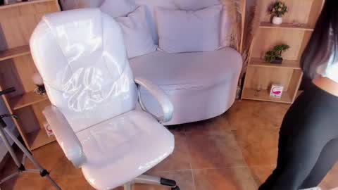     online show from 12-04-24, 08:18