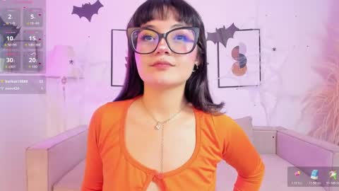 Snapshot of amy_lit chatting on 10-23-25, 07:01 Hello I am Allison Welcome to my room and let is have a good time together whith me online show from 10-23-25, 07:01