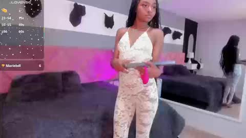 Snapshot of amy_miller2 chatting on 09-18-25, 08:11 Amy online show from 09-18-25, 08:11