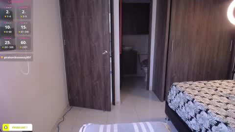 Snapshot of amyharlow_ chatting on 03-06-26, 02:02 Jenn online show from 03-06-26, 02:02