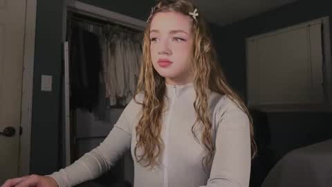 Snapshot of amyjj chatting on 09-23-25, 05:10 Amy online show from 09-23-25, 05:10