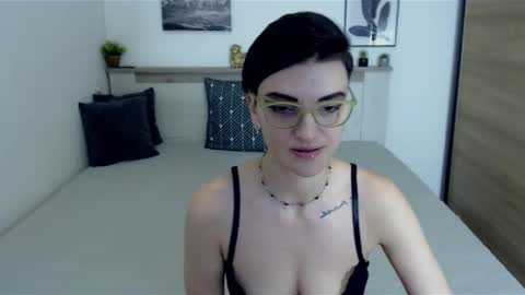 Snapshot of amylexy chatting on 01-22-25, 01:11 Hi there guys My pleasure in your hands pvt is open online show from 01-22-25, 01:11