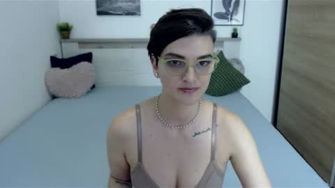 Hi there guys  My pleasure in your hands  pvt is open online show from 07-10-26, 07:05