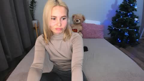 Snapshot of amymilson chatting on 01-10-25, 03:48 amymilson online show from 01-10-25, 03:48