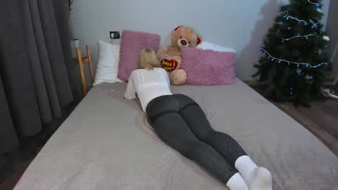 Snapshot of amymilson chatting on 01-12-25, 05:44 amymilson online show from 01-12-25, 05:44