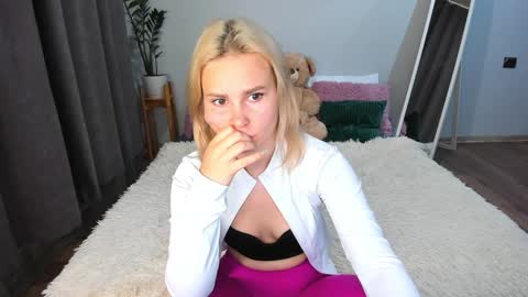 Snapshot of amymilson chatting on 01-27-25, 04:01 amymilson online show from 01-27-25, 04:01