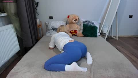 Snapshot of amymilson chatting on 02-26-25, 07:49 amymilson online show from 02-26-25, 07:49