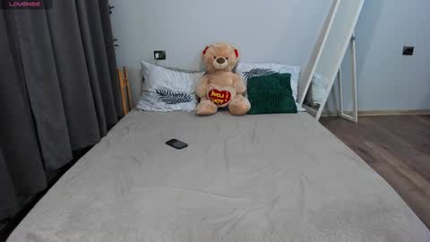 Snapshot of amymilson chatting on 02-27-25, 03:59 amymilson online show from 02-27-25, 03:59