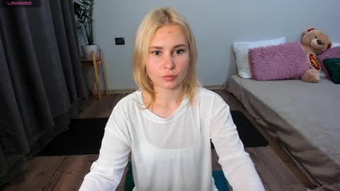 Snapshot of amymilson chatting on 03-04-25, 05:03 amymilson online show from 03-04-25, 05:03