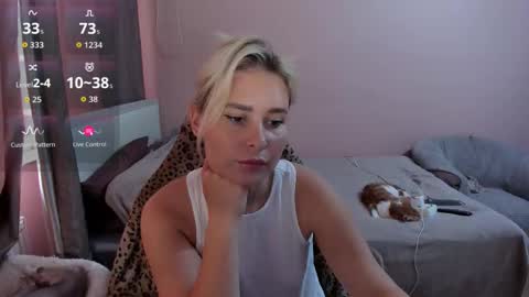 Snapshot of amymilson chatting on 09-25-25, 02:21 amymilson online show from 09-25-25, 02:21