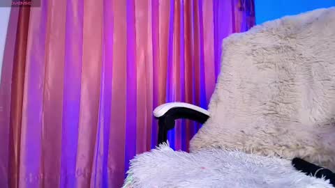 Amy ... Nice to meet u   thumb up me please its important online show from 09-11-25, 09:26