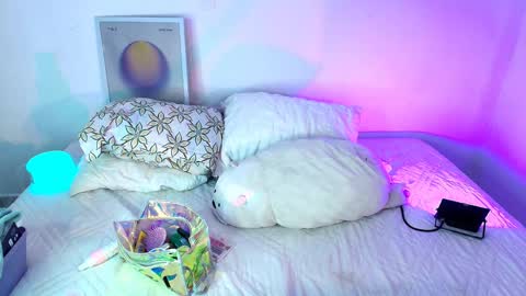 Snapshot of amyolimpo chatting on 04-02-26, 08:50 Amy ... Nice to meet u thumb up me please its important online show from 04-02-26, 08:50