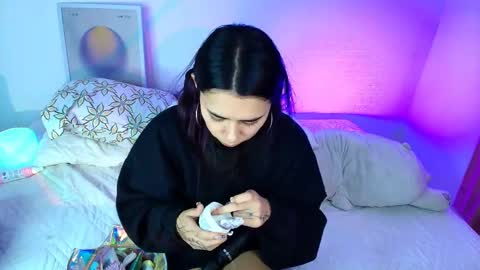 Snapshot of amyolimpo chatting on 04-04-26, 01:37 Amy ... Nice to meet u thumb up me please its important online show from 04-04-26, 01:37