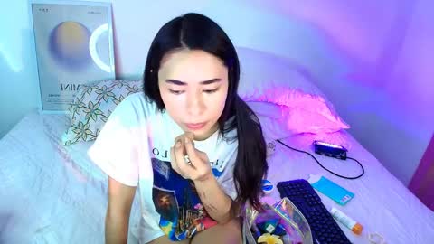 Snapshot of amyolimpo chatting on 04-06-26, 10:44 Amy ... Nice to meet u thumb up me please its important online show from 04-06-26, 10:44