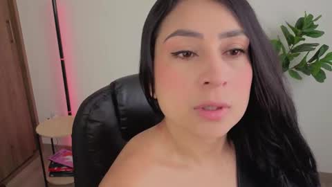 Snapshot of amyross1 chatting on 10-11-25, 04:27 Aleja online show from 10-11-25, 04:27