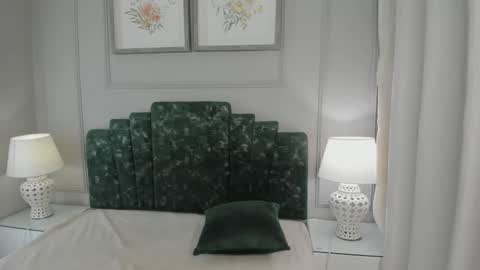 Ana  online show from 10-24-25, 10:44