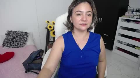 Snapshot of ana_hotmilf chatting on 12-12-24, 09:37  Ana  online show from 12-12-24, 09:37