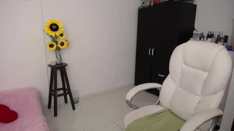 Snapshot of ana_hotmilf chatting on 12-22-24, 07:11  Ana  online show from 12-22-24, 07:11