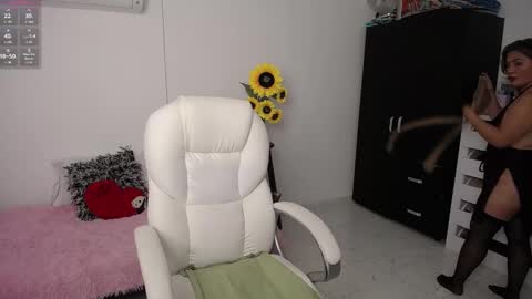 Snapshot of ana_hotmilf chatting on 12-25-24, 09:33  Ana  online show from 12-25-24, 09:33