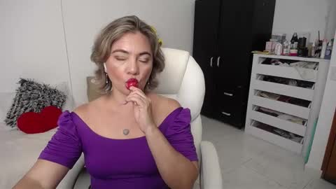 Snapshot of ana_hotmilf chatting on 01-08-25, 11:09  Ana  online show from 01-08-25, 11:09