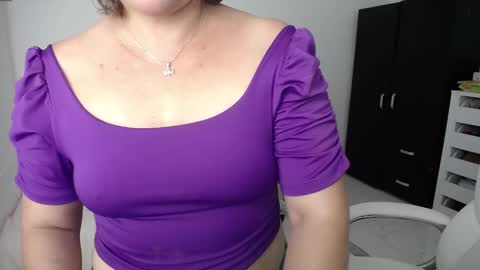 Snapshot of ana_hotmilf chatting on 01-28-25, 11:17  Ana  online show from 01-28-25, 11:17