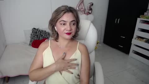 Snapshot of ana_hotmilf chatting on 01-31-25, 01:02  Ana  online show from 01-31-25, 01:02