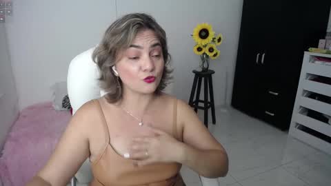 Snapshot of ana_hotmilf chatting on 02-10-25, 11:02  Ana  online show from 02-10-25, 11:02