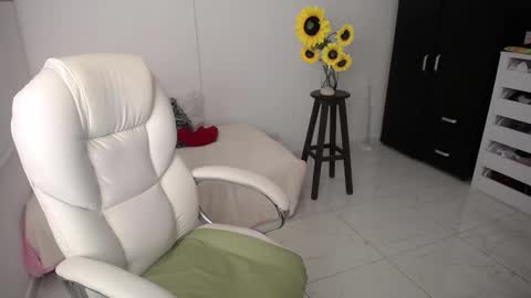 Snapshot of ana_hotmilf chatting on 03-04-25, 12:07  Ana  online show from 03-04-25, 12:07