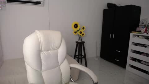 Snapshot of ana_hotmilf chatting on 03-04-25, 11:11  Ana  online show from 03-04-25, 11:11