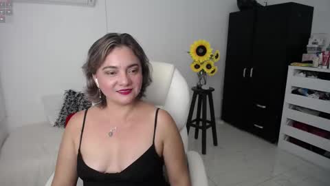 Snapshot of ana_hotmilf chatting on 03-06-25, 11:20  Ana  online show from 03-06-25, 11:20