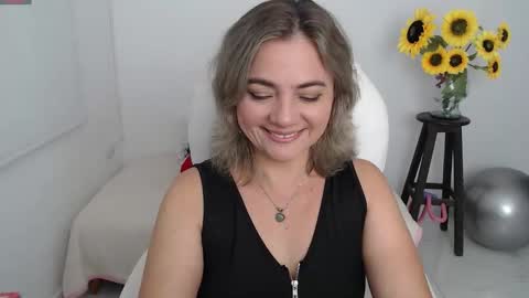 Snapshot of ana_hotmilf chatting on 09-08-25, 11:15  Ana  online show from 09-08-25, 11:15