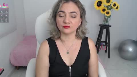 Snapshot of ana_hotmilf chatting on 09-22-25, 12:12  Ana  online show from 09-22-25, 12:12