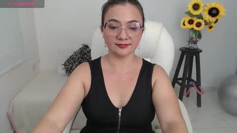 Snapshot of ana_hotmilf chatting on 10-10-25, 08:30  Ana  online show from 10-10-25, 08:30