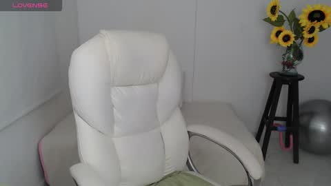 Snapshot of ana_hotmilf chatting on 10-11-25, 10:52  Ana  online show from 10-11-25, 10:52