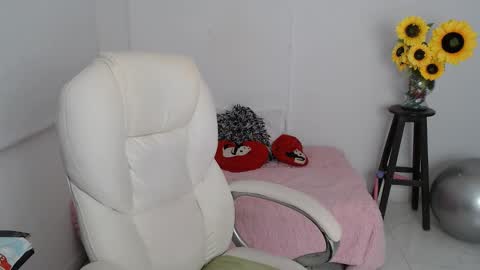 Snapshot of ana_hotmilf chatting on 11-28-25, 11:29 Ana online show from 11-28-25, 11:29