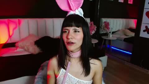 Snapshot of ana_luve chatting on 11-11-25, 01:33 Ana online show from 11-11-25, 01:33