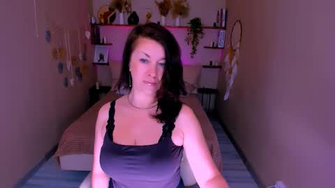 Snapshot of ana_mills chatting on 02-20-26, 10:05 Ana online show from 02-20-26, 10:05