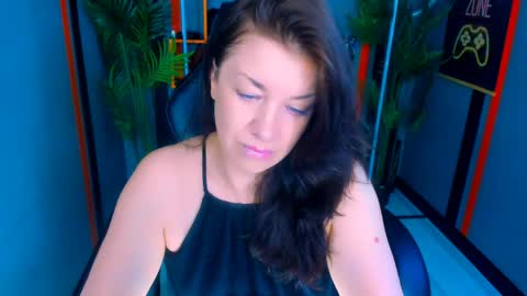 Snapshot of ana_mills chatting on 05-06-26, 09:47 Ana online show from 05-06-26, 09:47