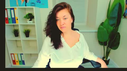 Snapshot of ana_mills chatting on 05-27-26, 10:01 Ana online show from 05-27-26, 10:01