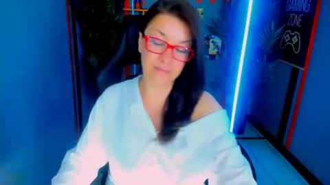 Snapshot of ana_mills chatting on 06-12-26, 10:19 Ana online show from 06-12-26, 10:19