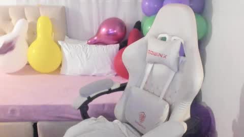 Snapshot of ana_ruuh chatting on 10-25-25, 10:48 Im anna but you can call me as you want online show from 10-25-25, 10:48